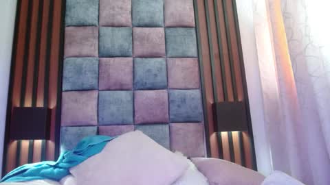 sara online show from 01/10/25, 01:52