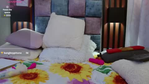 sara online show from 02/08/25, 02:27