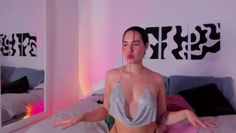 Snapshot of sarrah_3 chatting on 02/22/25, 09:04 Sara online show from 02/22/25, 09:04