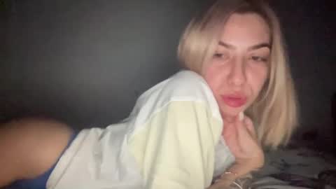 Snapshot of sarrah_rossy chatting on 01/11/25, 04:27 Sarrah online show from 01/11/25, 04:27