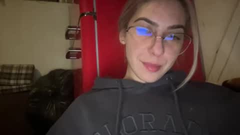 Snapshot of sarrah_rossy chatting on 01/15/25, 12:30 Sarrah online show from 01/15/25, 12:30