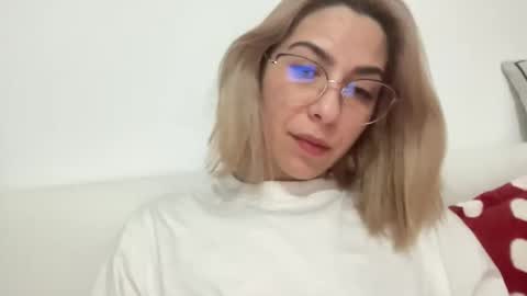 Snapshot of sarrah_rossy chatting on 01/19/25, 09:55 Sarrah online show from 01/19/25, 09:55
