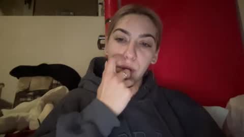 Snapshot of sarrah_rossy chatting on 01/27/25, 03:04 Sarrah online show from 01/27/25, 03:04