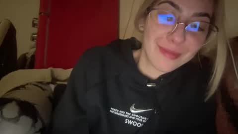 Snapshot of sarrah_rossy chatting on 01/29/25, 09:07 Sarrah online show from 01/29/25, 09:07