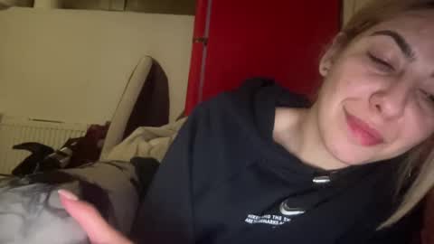 Snapshot of sarrah_rossy chatting on 01/30/25, 12:18 Sarrah online show from 01/30/25, 12:18