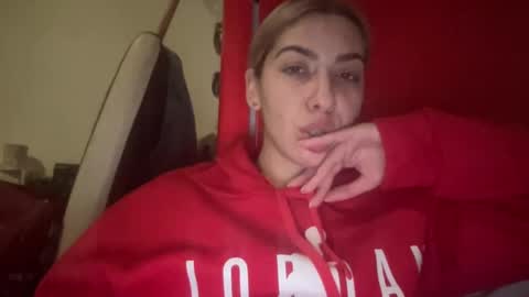Snapshot of sarrah_rossy chatting on 02/01/25, 10:34 Sarrah online show from 02/01/25, 10:34