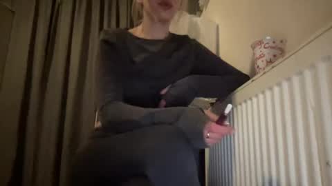 Snapshot of sarrah_rossy chatting on 02/04/25, 11:49 Sarrah online show from 02/04/25, 11:49