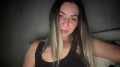 Snapshot of sarrah_rossy chatting on 09/15/25, 09:26 Sarrah online show from 09/15/25, 09:26