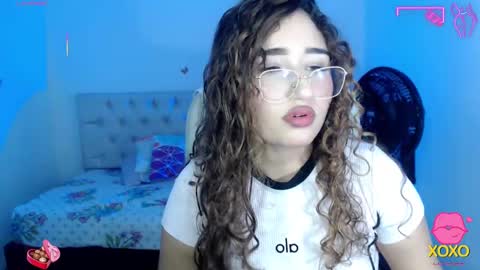 Snapshot of sasha_17_ chatting on 10/06/25, 05:10 Sofia online show from 10/06/25, 05:10