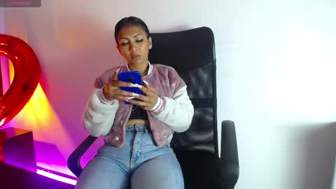 Snapshot of sasha_brattz chatting on 02/18/25, 11:00 Sasha Brattz online show from 02/18/25, 11:00