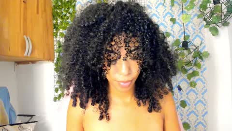 Snapshot of sasha_fox0 chatting on 12/29/24, 11:18 emy online show from 12/29/24, 11:18