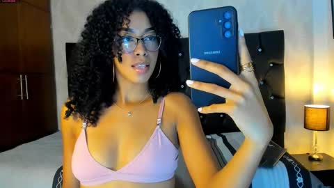 Snapshot of sasha_fox0 chatting on 01/12/25, 10:01 emy online show from 01/12/25, 10:01