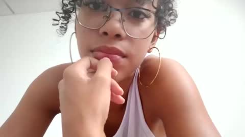 Snapshot of sasha_fox0 chatting on 01/31/25, 03:11 emy online show from 01/31/25, 03:11