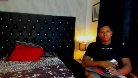 Snapshot of sasha_fox0 chatting on 02/07/25, 12:53 emy online show from 02/07/25, 12:53