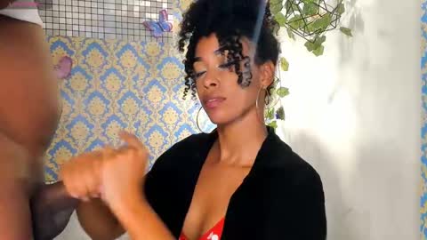 Snapshot of sasha_fox0 chatting on 02/14/25, 01:23 emy online show from 02/14/25, 01:23