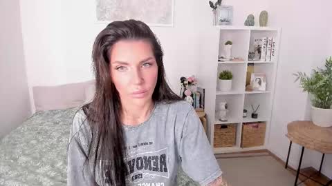 Snapshot of sasha_miro chatting on 09/11/25, 02:00 Sasha Miro online show from 09/11/25, 02:00
