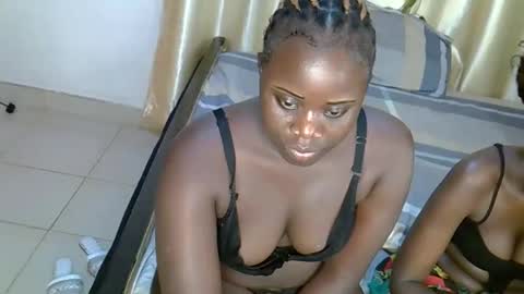 Snapshot of sasha_mollie chatting on 10/20/25, 07:25 Sasha online show from 10/20/25, 07:25