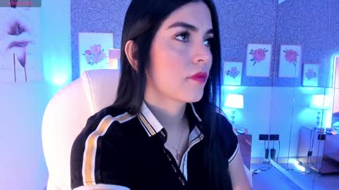 Snapshot of sasha_sims chatting on 12/24/24, 11:38 Camila online show from 12/24/24, 11:38