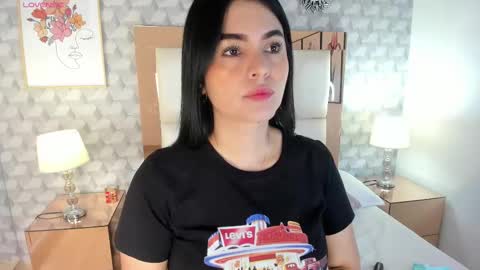 Snapshot of sasha_sims chatting on 09/11/25, 11:43 Camila online show from 09/11/25, 11:43