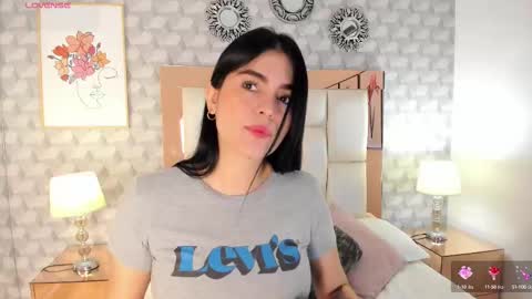 Snapshot of sasha_sims chatting on 09/13/25, 11:43 Camila online show from 09/13/25, 11:43