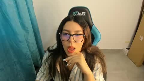 Snapshot of sashanova21 chatting on 11/01/25, 10:34 sashanova21 online show from 11/01/25, 10:34