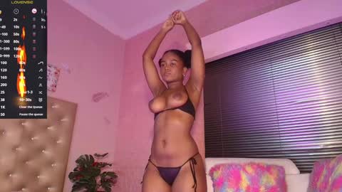 Snapshot of sashhalux22 chatting on 02/22/25, 03:56 SashhaLux22 online show from 02/22/25, 03:56