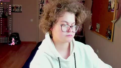 Snapshot of sashy_way chatting on 12/19/24, 01:07 .Alexandra online show from 12/19/24, 01:07