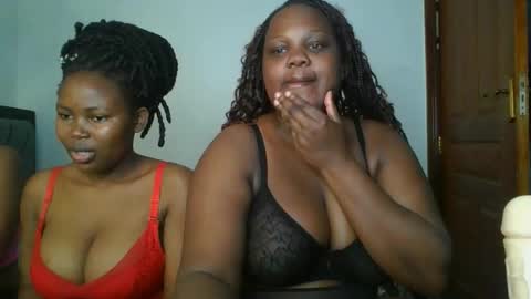 sassie_bee online show from 10/11/25, 05:33