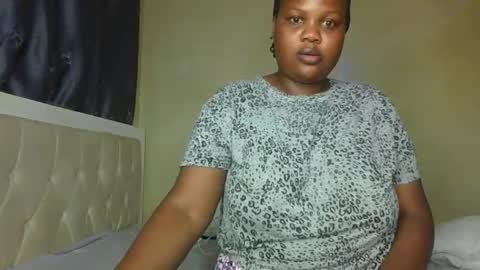 sassie_bee online show from 11/16/25, 09:09