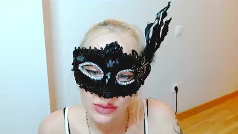 Snapshot of satinqueen90 chatting on 10/13/25, 06:13 Satinqueen90 online show from 10/13/25, 06:13