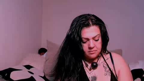 Snapshot of satisfymypussy chatting on 02/11/25, 06:51 Alina online show from 02/11/25, 06:51