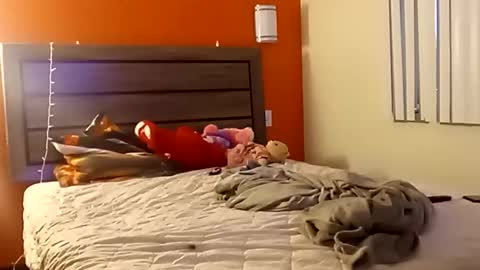 Snapshot of saucybear666 chatting on 03/08/25, 04:12 SnowBunny online show from 03/08/25, 04:12