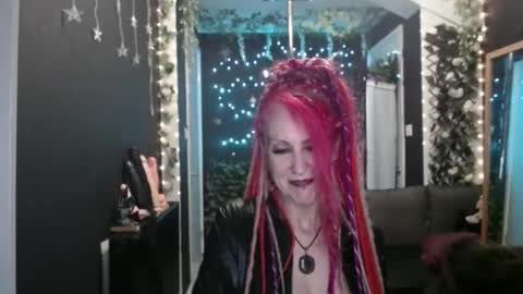 SaucySky online show from 11/28/25, 07:27