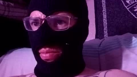 Snapshot of savyloko chatting on 11/19/25, 09:20 savyloko online show from 11/19/25, 09:20