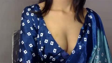 Snapshot of saxee_love chatting on 12/23/24, 05:11 saxee online show from 12/23/24, 05:11