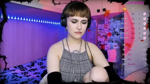 pronoun she. name Mary. age 21. online show from 12/08/24, 07:37