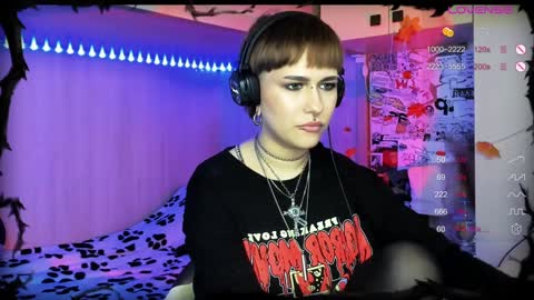 pronoun she. name Mary. age 21. online show from 12/08/24, 10:41