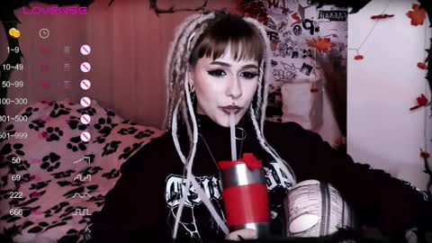 pronoun she. name Mary. age 21. online show from 01/07/25, 09:25