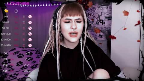 pronoun she. name Mary. age 21. online show from 01/08/25, 11:30