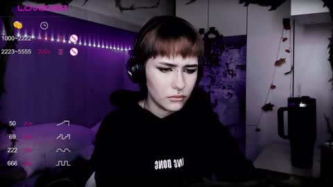 pronoun she. name Mary. age 21. online show from 02/07/25, 04:59