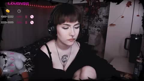 pronoun she. name Mary. age 21. online show from 02/19/25, 01:50