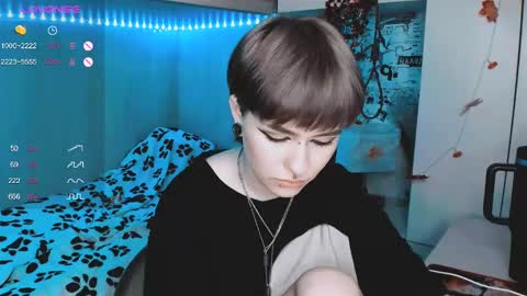 pronoun she. name Mary. age 21. online show from 03/03/25, 06:12