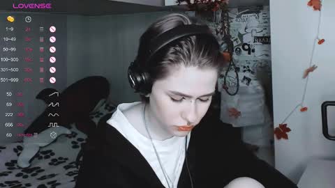 pronoun she. name Mary. age 21. online show from 03/07/25, 04:22