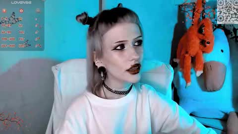 pronoun she. name Mary. age 21. online show from 11/14/25, 03:44