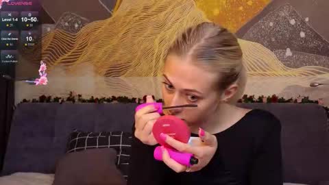 Snapshot of sayselena chatting on 09/10/25, 05:35 Hello guys our name is Emily Nicole Alice. We are very funny and love to spend time well online show from 09/10/25, 05:35