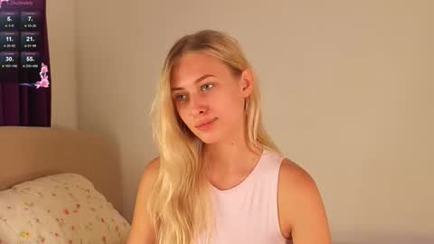 Snapshot of sayselena chatting on 09/11/25, 05:13 Hello guys our name is Emily Nicole Alice. We are very funny and love to spend time well online show from 09/11/25, 05:13