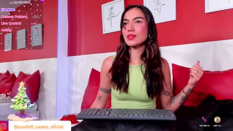 Snapshot of scarlet_castro chatting on 12/04/24, 02:37 Scarlet online show from 12/04/24, 02:37