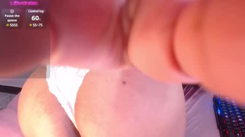 Snapshot of scarlet_fostt_ chatting on 03/08/25, 03:24 Andrea online show from 03/08/25, 03:24
