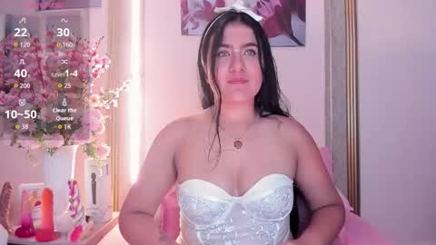 Snapshot of scarlet_fostt_ chatting on 10/10/25, 12:15 Andrea online show from 10/10/25, 12:15