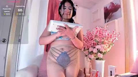 Snapshot of scarlet_fostt_ chatting on 10/31/25, 01:34 Andrea online show from 10/31/25, 01:34